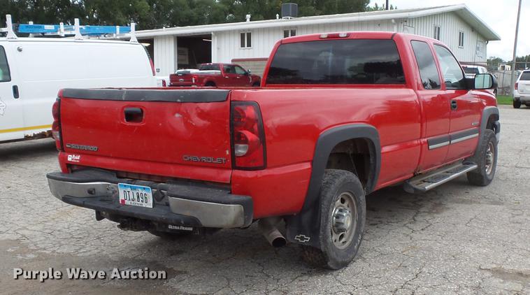 image for item FT9839 2005 Chevrolet Silverado 2500 Ext. Cab pickup truck