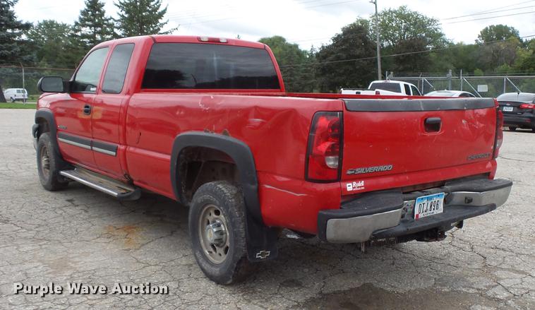 image for item FT9839 2005 Chevrolet Silverado 2500 Ext. Cab pickup truck