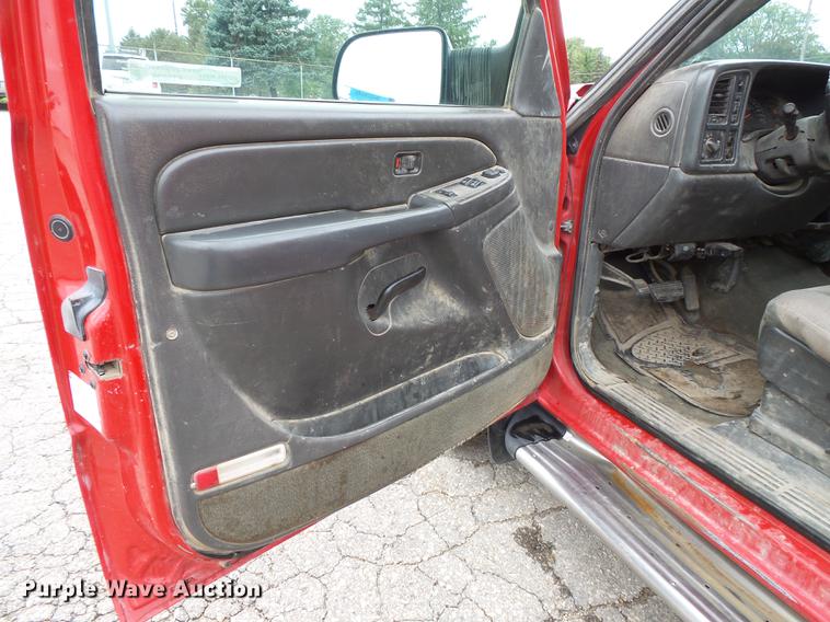 image for item FT9839 2005 Chevrolet Silverado 2500 Ext. Cab pickup truck