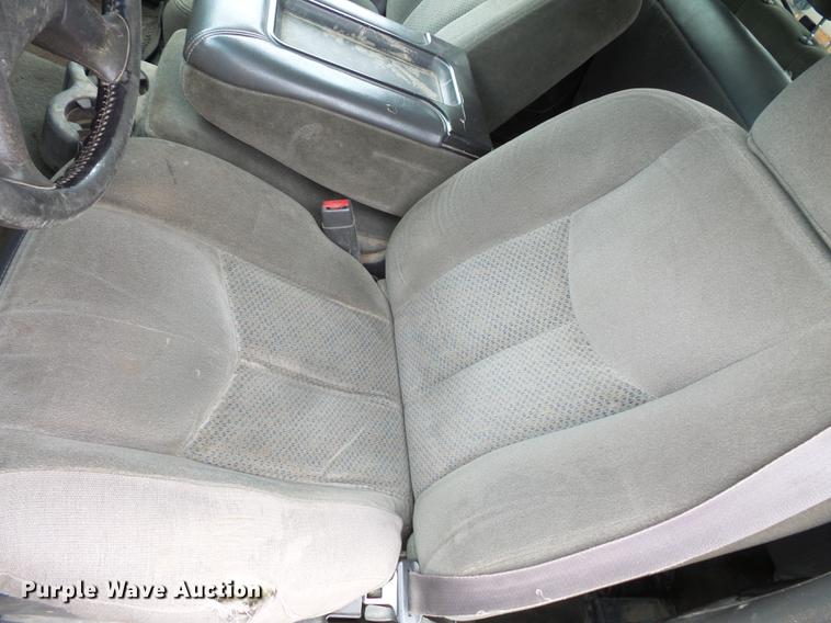 image for item FT9839 2005 Chevrolet Silverado 2500 Ext. Cab pickup truck