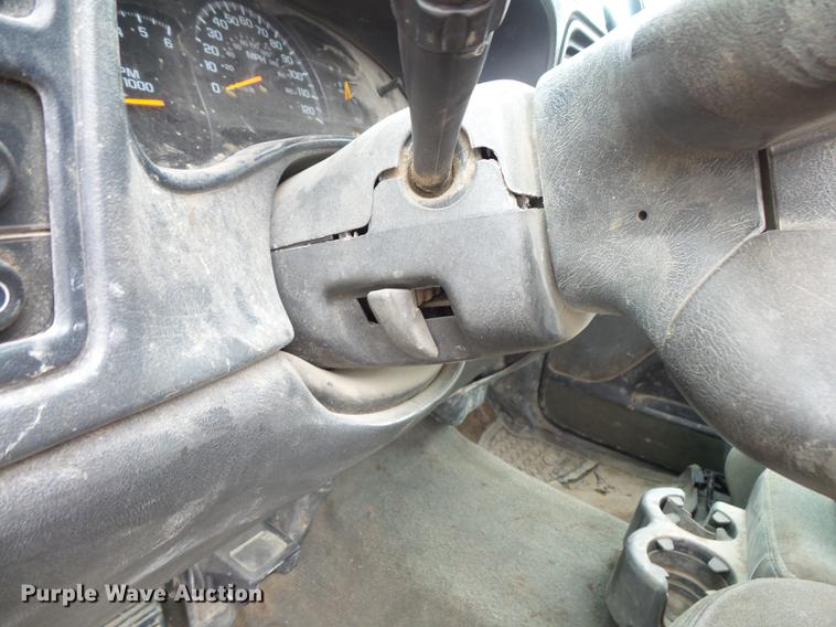 image for item FT9839 2005 Chevrolet Silverado 2500 Ext. Cab pickup truck