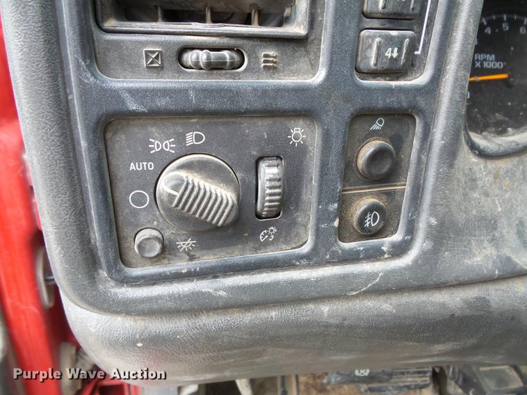 image for item FT9839 2005 Chevrolet Silverado 2500 Ext. Cab pickup truck