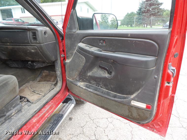 image for item FT9839 2005 Chevrolet Silverado 2500 Ext. Cab pickup truck