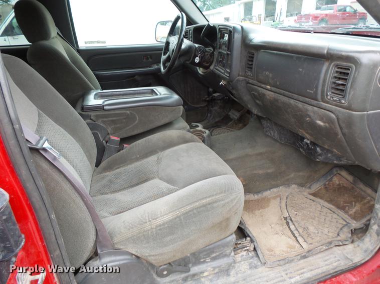 image for item FT9839 2005 Chevrolet Silverado 2500 Ext. Cab pickup truck