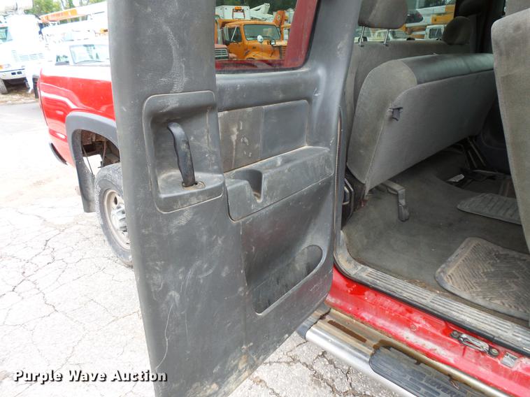 image for item FT9839 2005 Chevrolet Silverado 2500 Ext. Cab pickup truck