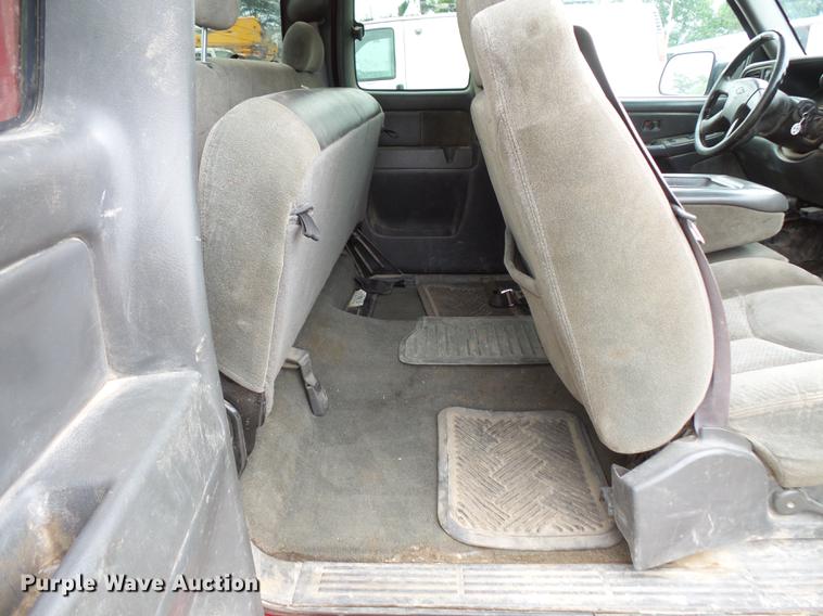 image for item FT9839 2005 Chevrolet Silverado 2500 Ext. Cab pickup truck