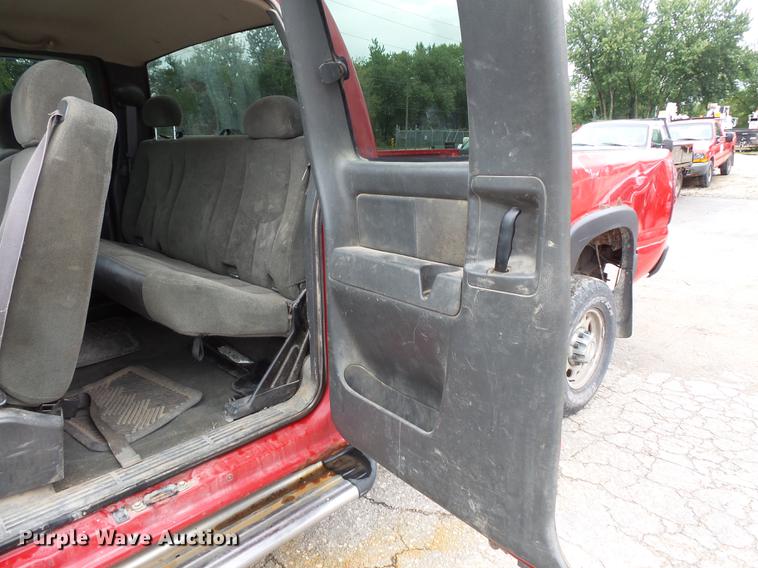 image for item FT9839 2005 Chevrolet Silverado 2500 Ext. Cab pickup truck
