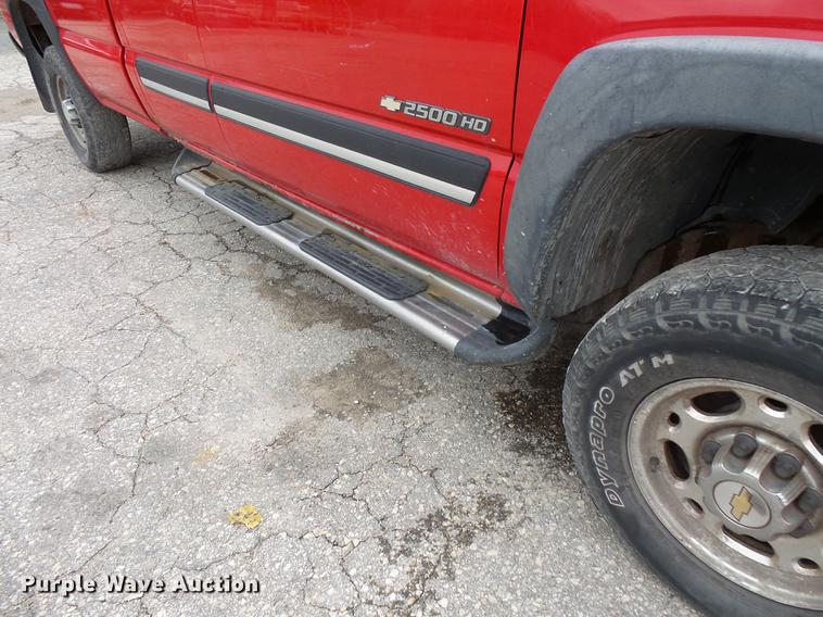 image for item FT9839 2005 Chevrolet Silverado 2500 Ext. Cab pickup truck