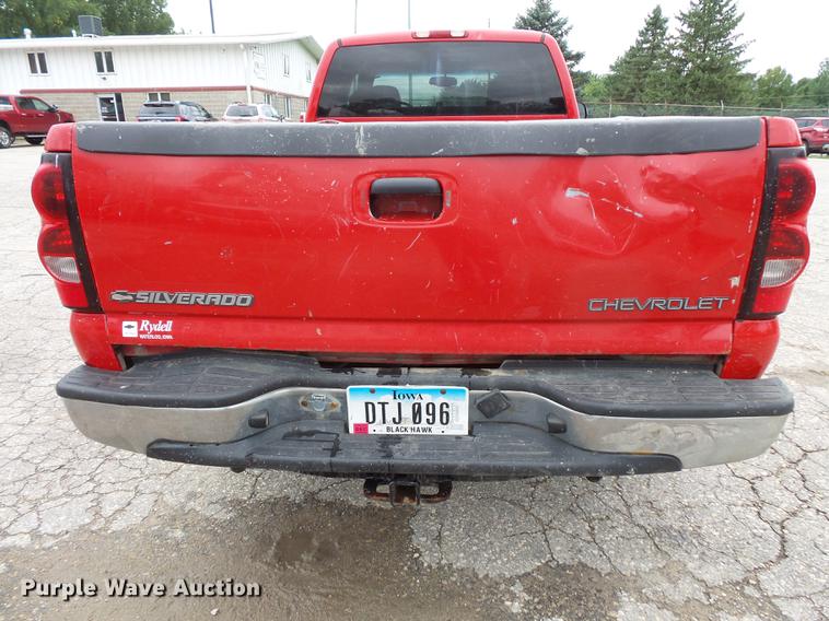image for item FT9839 2005 Chevrolet Silverado 2500 Ext. Cab pickup truck