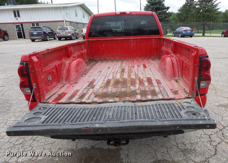 image for item FT9839 2005 Chevrolet Silverado 2500 Ext. Cab pickup truck