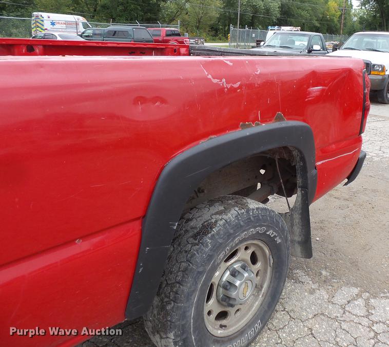image for item FT9839 2005 Chevrolet Silverado 2500 Ext. Cab pickup truck