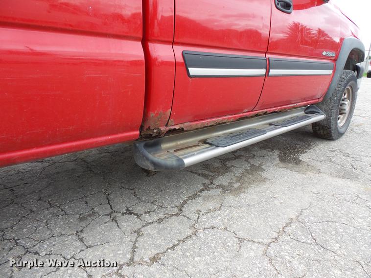 image for item FT9839 2005 Chevrolet Silverado 2500 Ext. Cab pickup truck