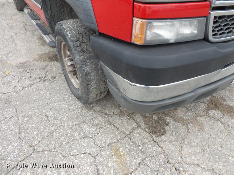 image for item FT9839 2005 Chevrolet Silverado 2500 Ext. Cab pickup truck