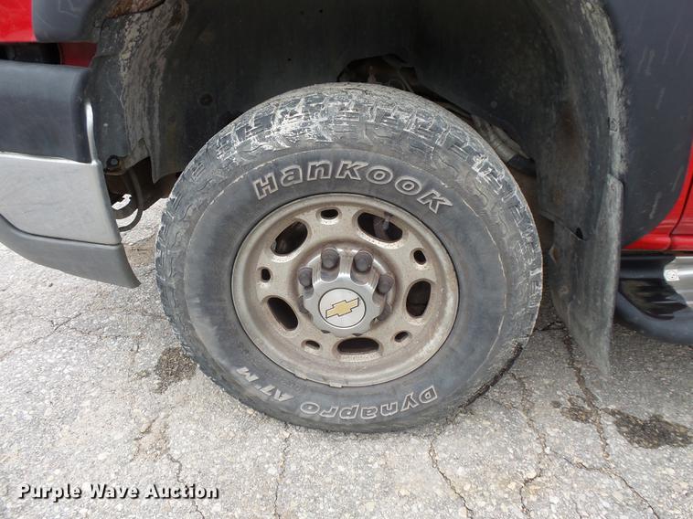 image for item FT9839 2005 Chevrolet Silverado 2500 Ext. Cab pickup truck