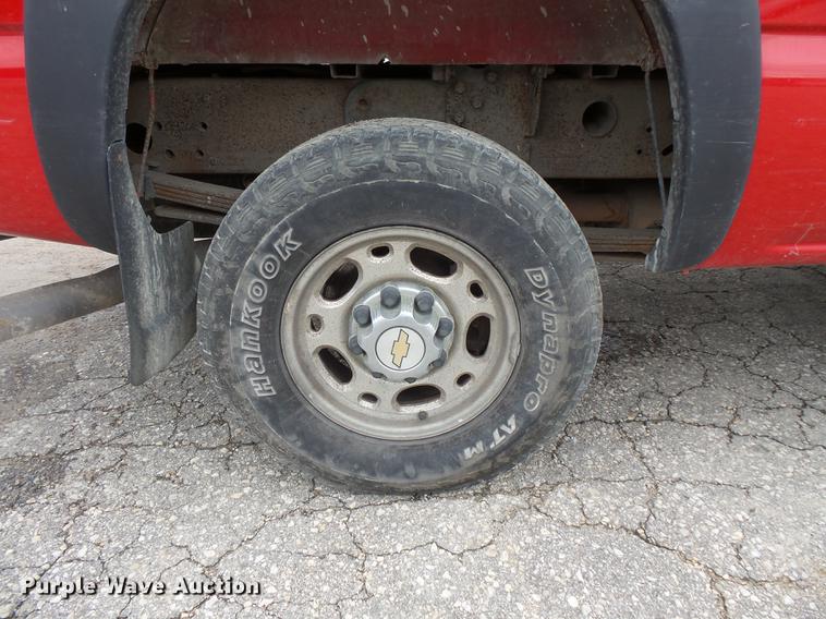 image for item FT9839 2005 Chevrolet Silverado 2500 Ext. Cab pickup truck