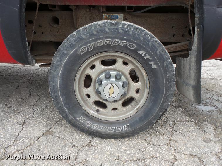 image for item FT9839 2005 Chevrolet Silverado 2500 Ext. Cab pickup truck