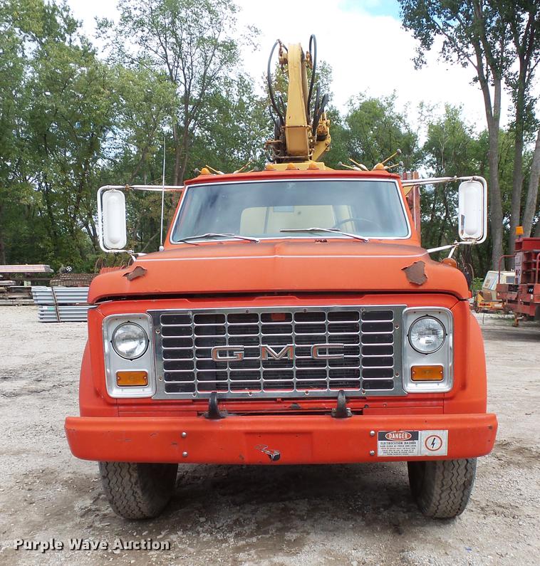 image for item FT9850 1972 Chevrolet 6500 crane truck