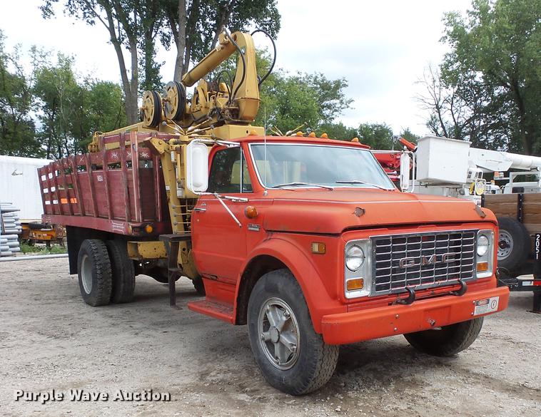 image for item FT9850 1972 Chevrolet 6500 crane truck