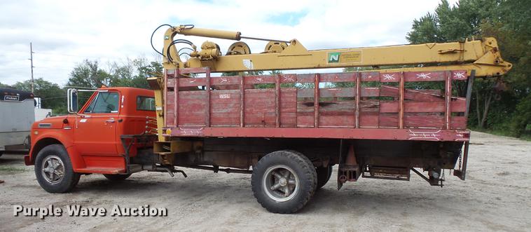 image for item FT9850 1972 Chevrolet 6500 crane truck