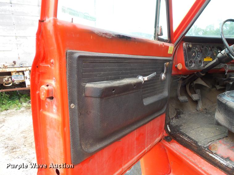 image for item FT9850 1972 Chevrolet 6500 crane truck