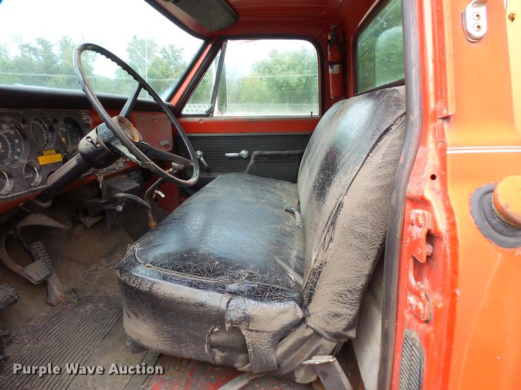 image for item FT9850 1972 Chevrolet 6500 crane truck