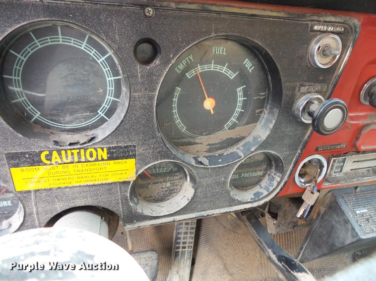 image for item FT9850 1972 Chevrolet 6500 crane truck