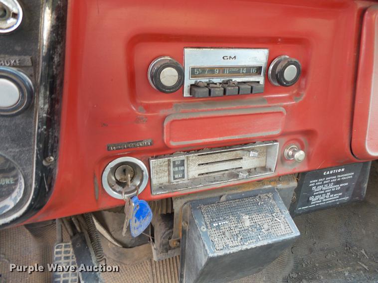 image for item FT9850 1972 Chevrolet 6500 crane truck