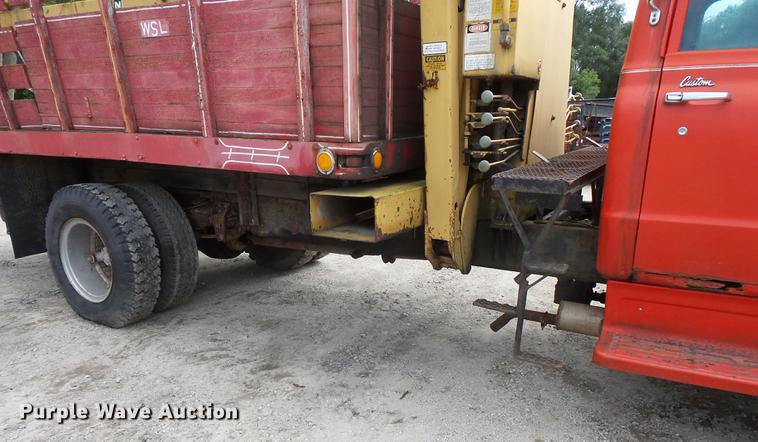 image for item FT9850 1972 Chevrolet 6500 crane truck