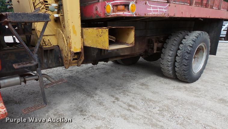 image for item FT9850 1972 Chevrolet 6500 crane truck