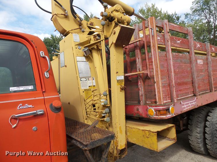 image for item FT9850 1972 Chevrolet 6500 crane truck