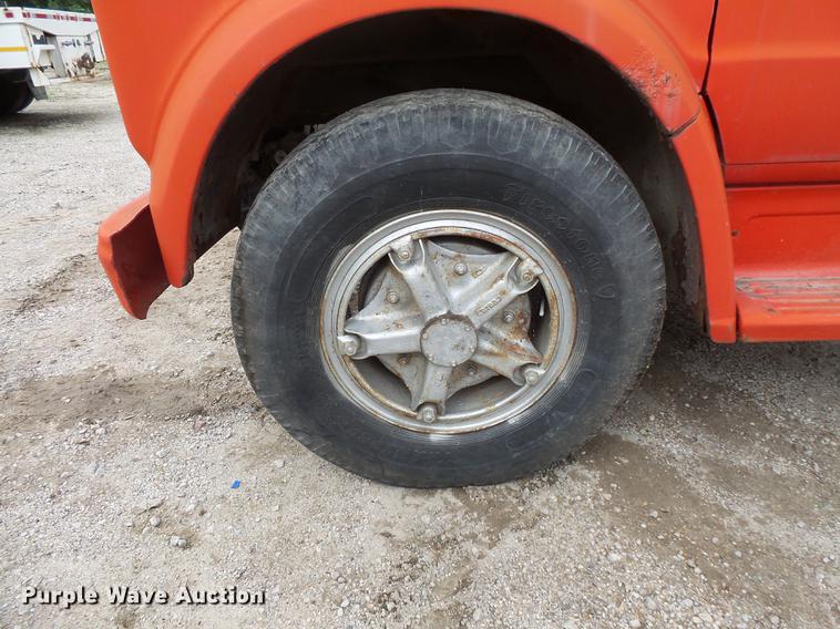 image for item FT9850 1972 Chevrolet 6500 crane truck