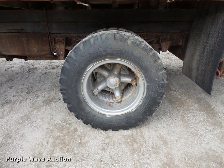 image for item FT9850 1972 Chevrolet 6500 crane truck