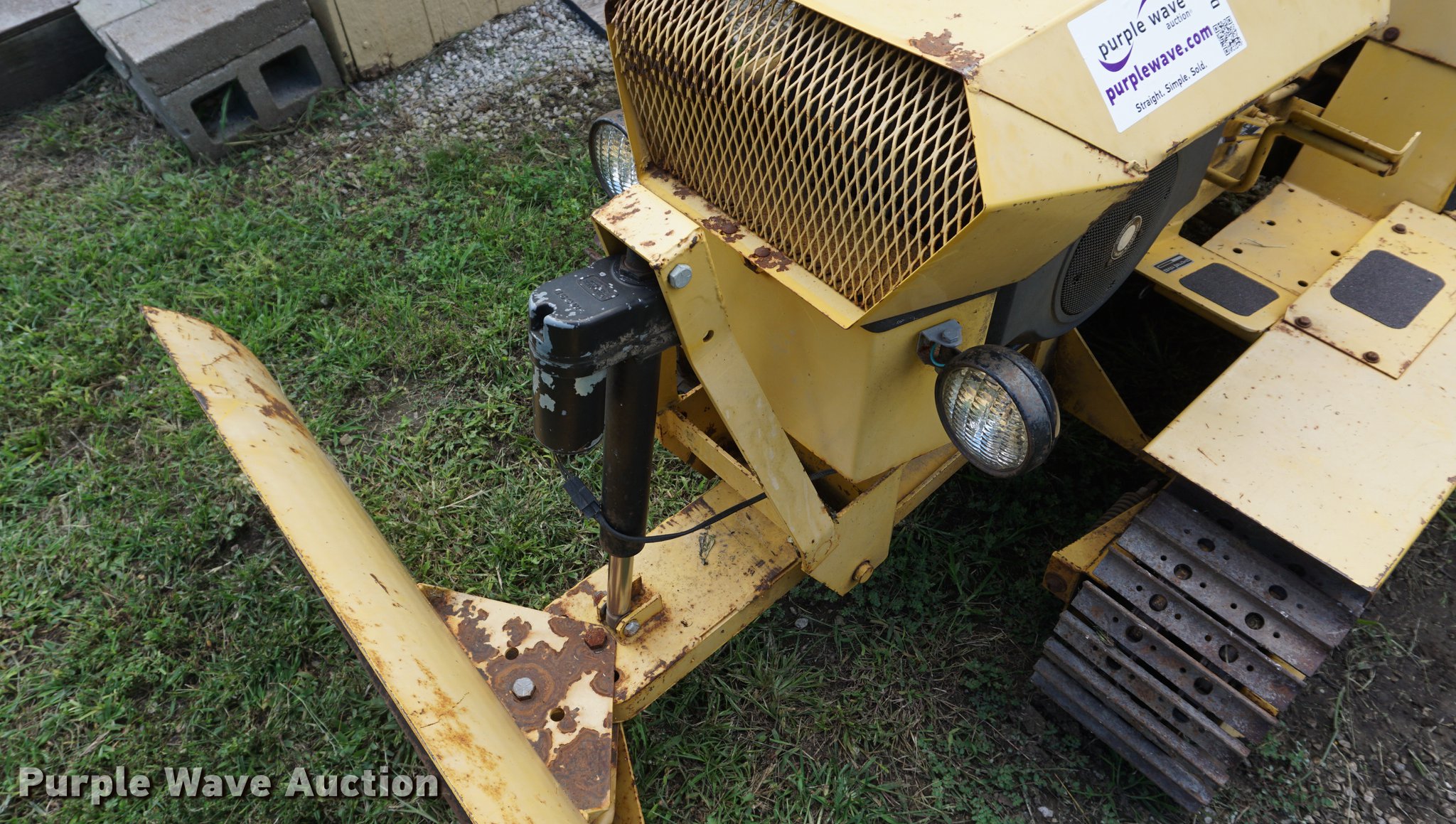 Magnatrac mini dozer in Ottawa, KS Item DD6459 sold Purple Wave
