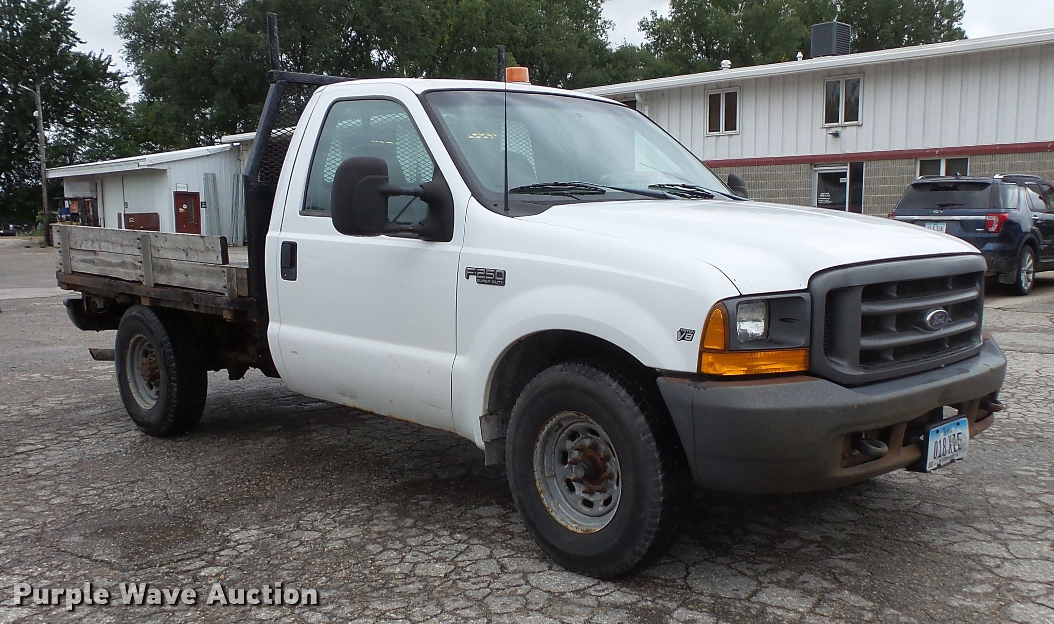 1999 Ford F250 Super Duty flatbed pickup truck in Cedar Falls, IA