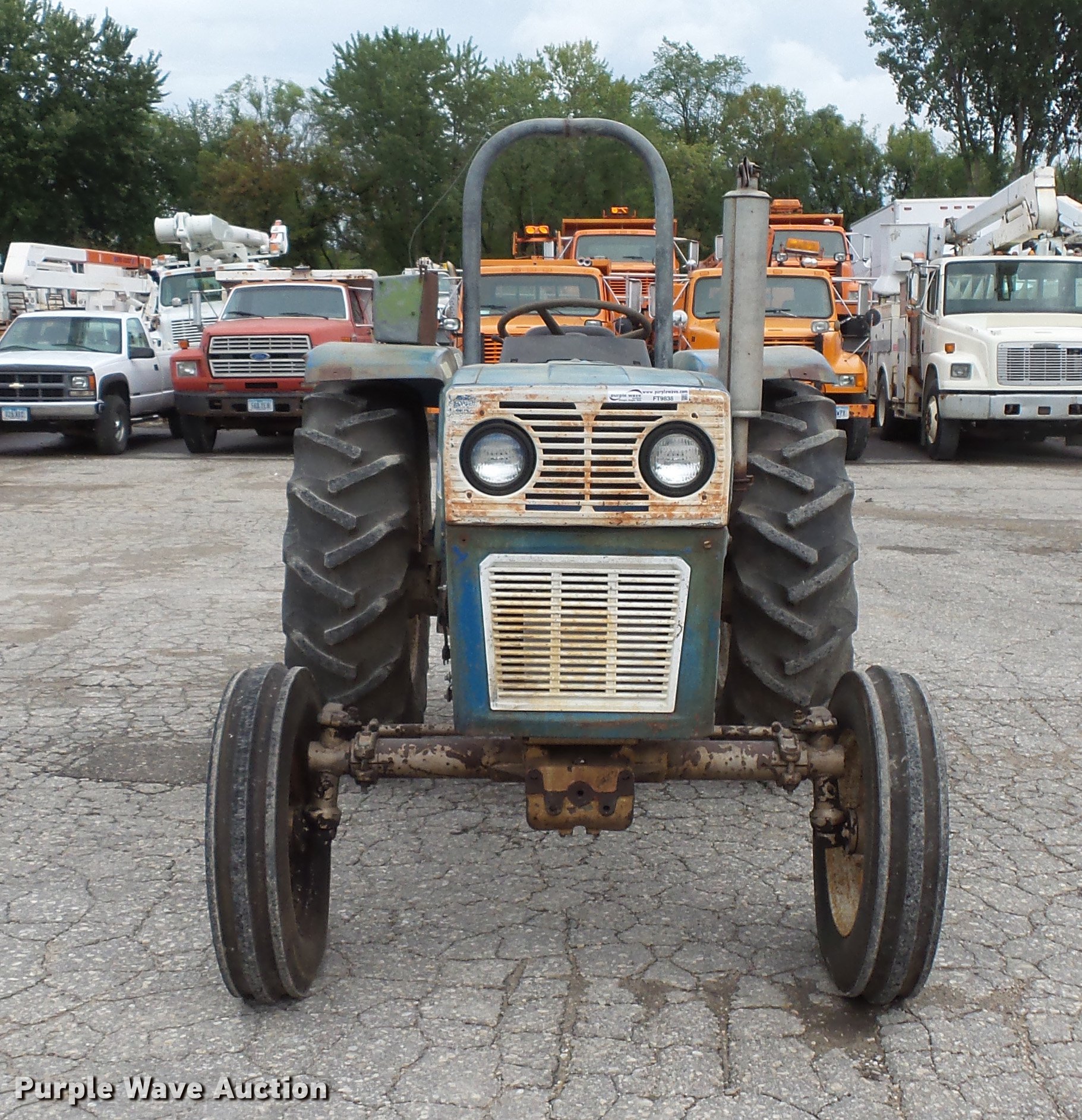 Long 460 tractor in Cedar Falls, IA Item FT9838 sold Purple Wave