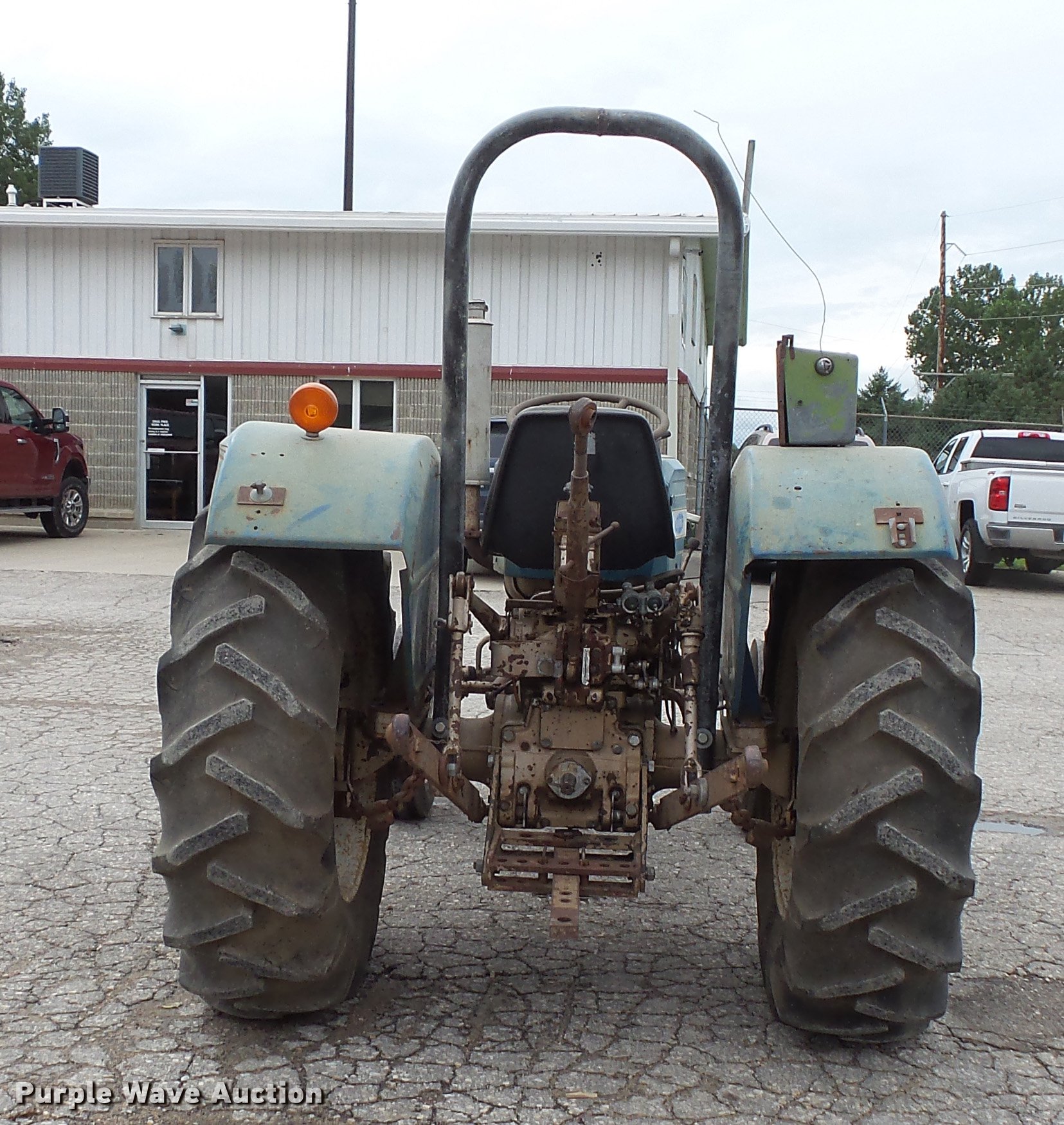 Long 460 tractor in Cedar Falls, IA Item FT9838 sold Purple Wave