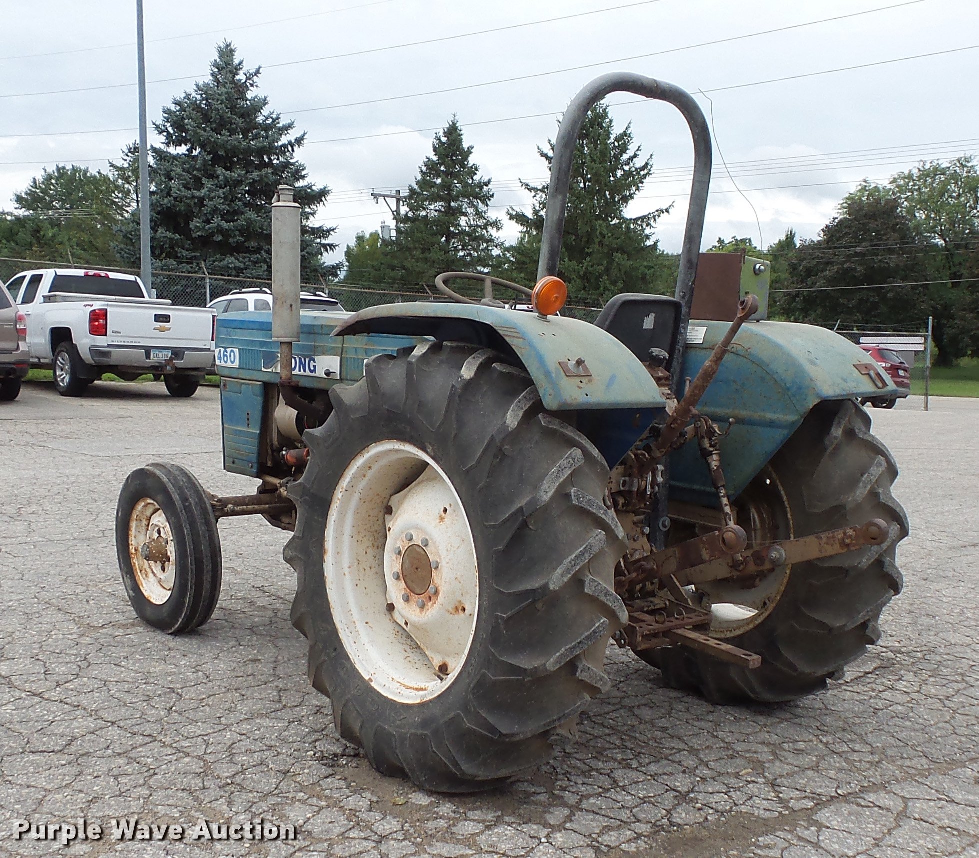Long 460 tractor in Cedar Falls, IA Item FT9838 sold Purple Wave