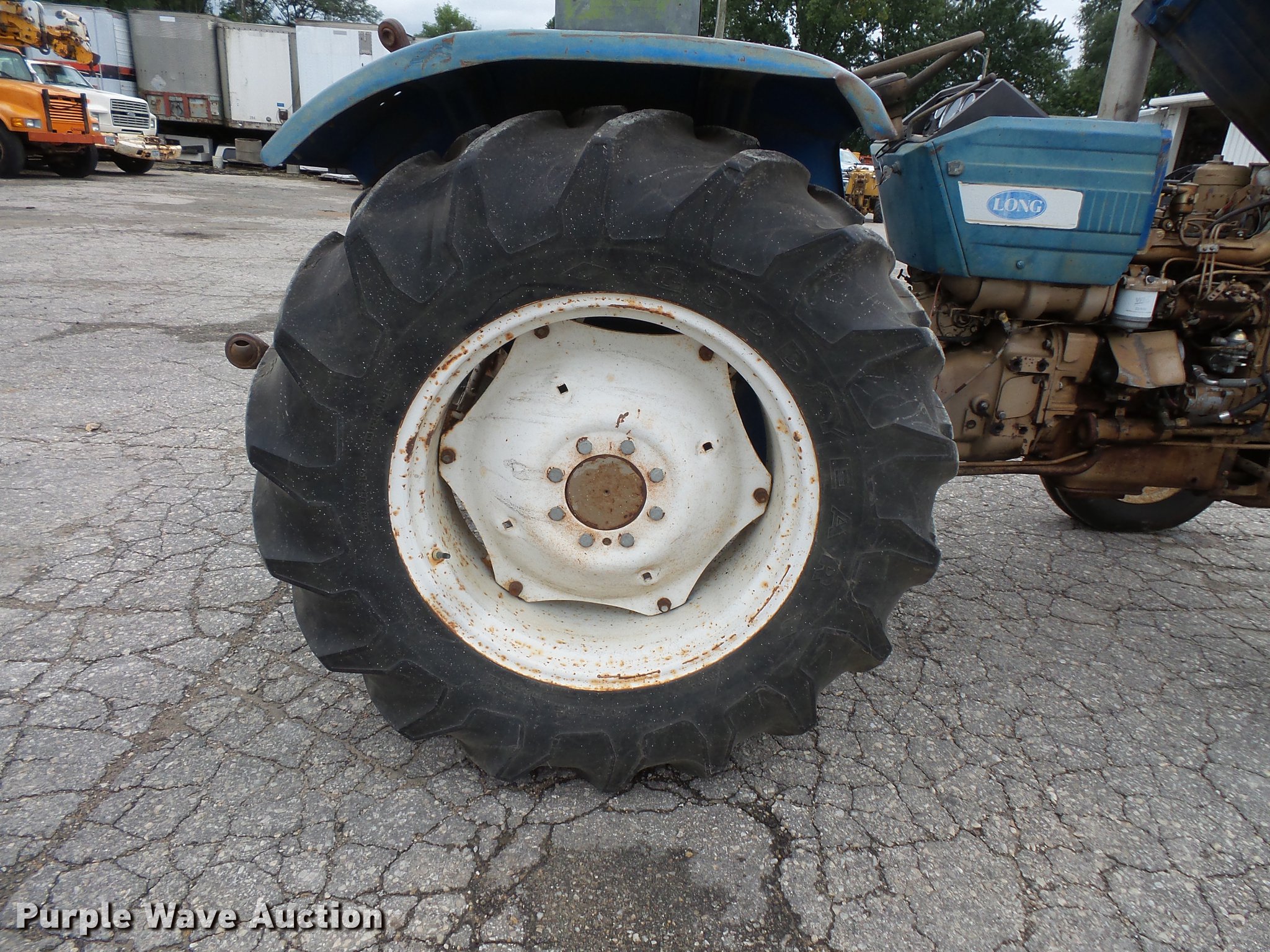 Long 460 tractor in Cedar Falls, IA Item FT9838 sold Purple Wave