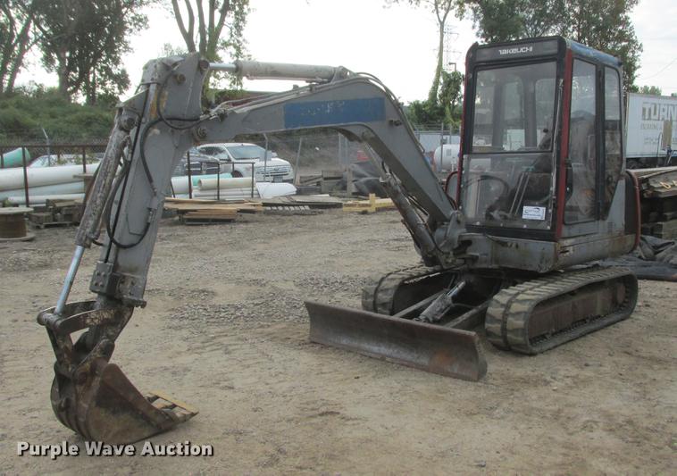 image for item DA8275 Takeuchi TB035 mini excavator