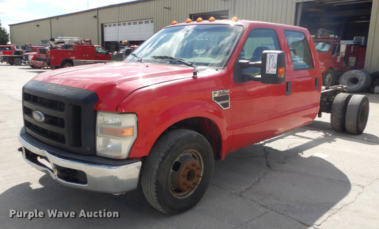 image for item DB8297 2009 Ford F350 Super Duty XL Crew Cab pickup truck cab and chassis