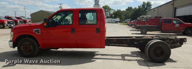 image for item DB8297 2009 Ford F350 Super Duty XL Crew Cab pickup truck cab and chassis
