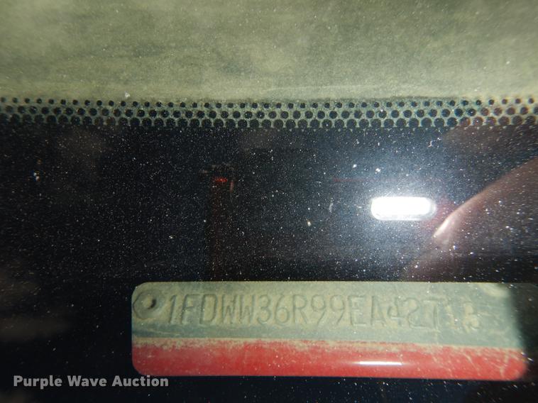 image for item DB8297 2009 Ford F350 Super Duty XL Crew Cab pickup truck cab and chassis