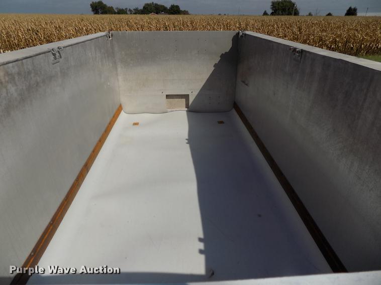 image for item DB8580 2003 Corn Husker 800R-52002-599 end dump pup trailer