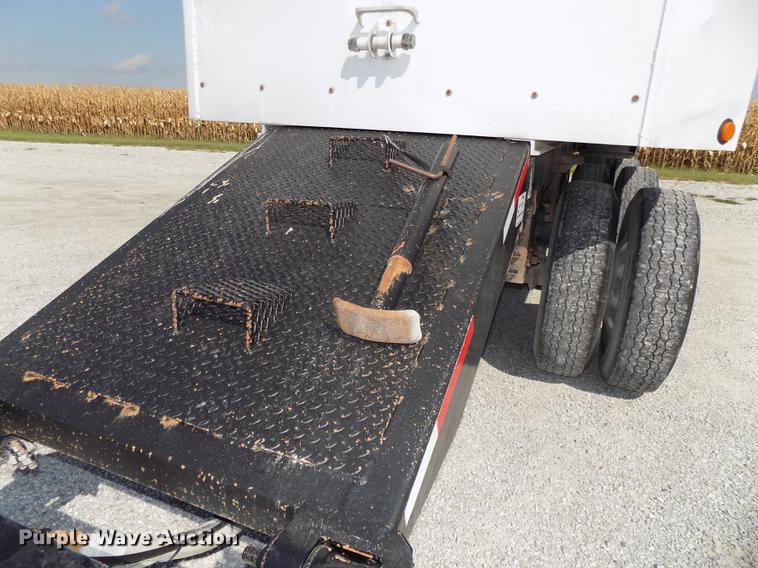 image for item DB8580 2003 Corn Husker 800R-52002-599 end dump pup trailer