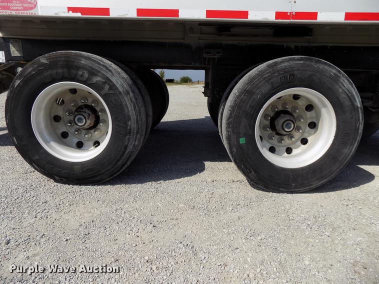 image for item DB8580 2003 Corn Husker 800R-52002-599 end dump pup trailer