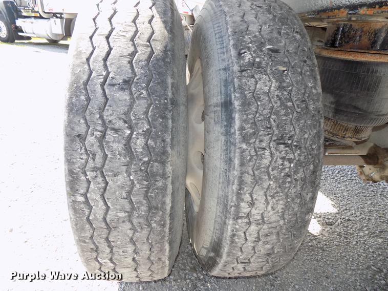 image for item DB8580 2003 Corn Husker 800R-52002-599 end dump pup trailer