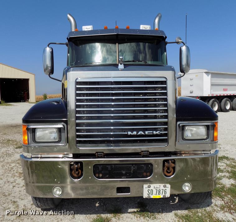 image for item DB8581 2008 Mack Pinnacle CHU613 dump truck