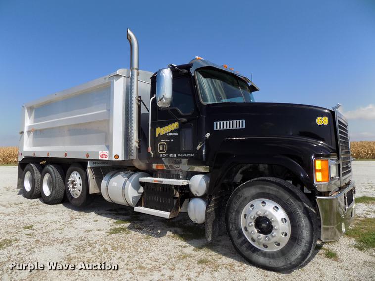 image for item DB8581 2008 Mack Pinnacle CHU613 dump truck