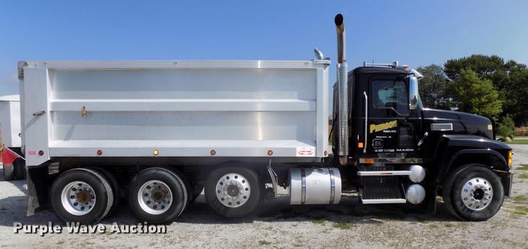 image for item DB8581 2008 Mack Pinnacle CHU613 dump truck