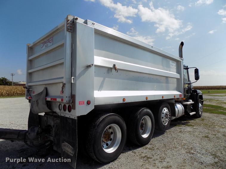 image for item DB8581 2008 Mack Pinnacle CHU613 dump truck